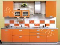 прямая кухня оранжевого цвета